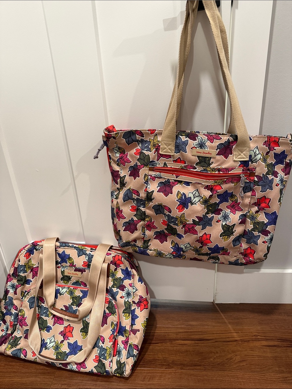 Vera Bradley carry on bag and matching expandable tote bag like new!